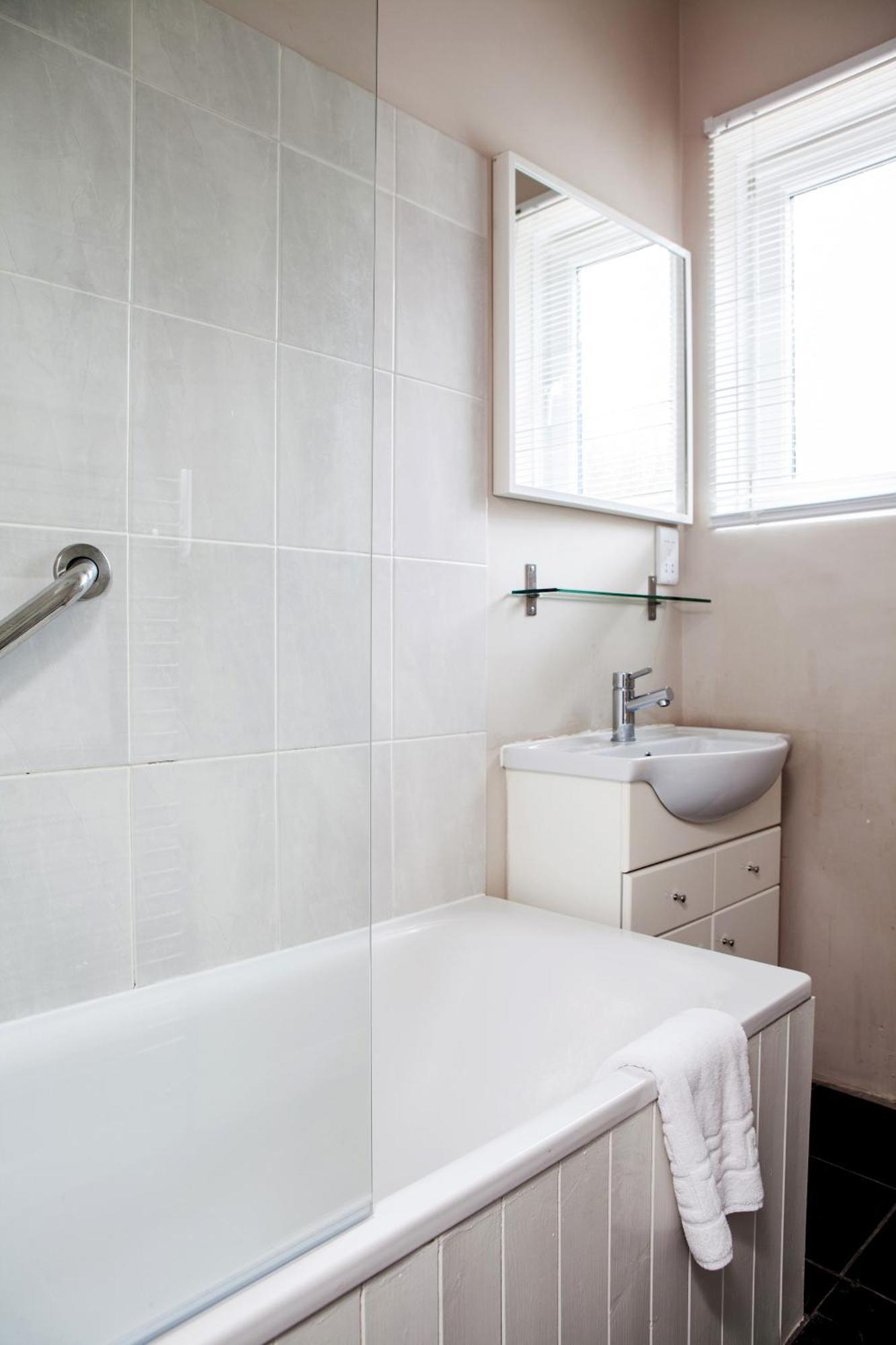 Madison Hill - Bedford Hill 1 - One Bedroom Flat Лондон Экстерьер фото